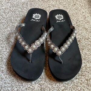 NIB Yellow Box Yedda Wedge Flip Flops